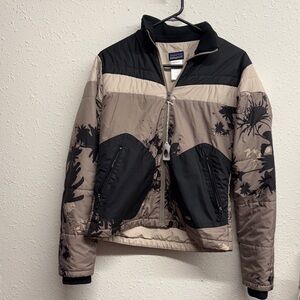 Patagonia Free box Black and Tan Floral Jacket